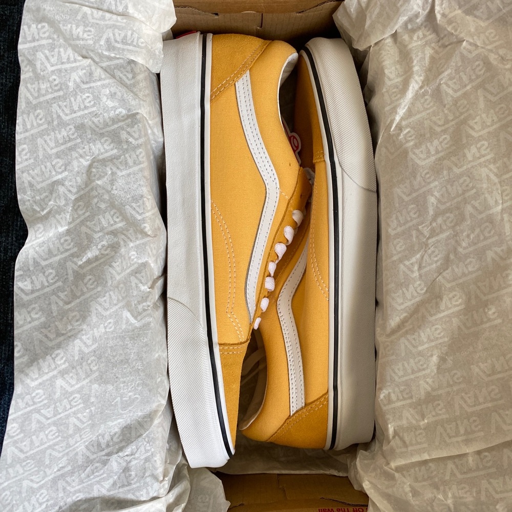 VANS Old Skool Size 10.5 (US Women’s 12) - Flax/True White